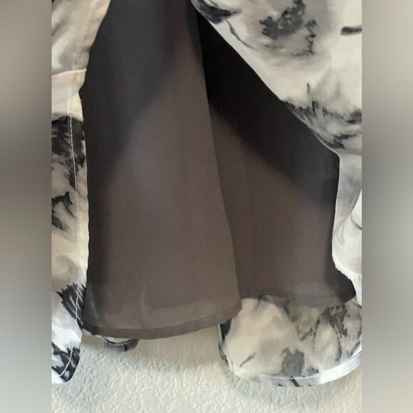 ASTR Sleeveless Floral Print Midi Dress Size Large in Chiffon | Lined - Picture 9 of 11